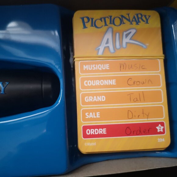 Mattel Pictionary Air Game with French Cards Only for Ages 8+ (2 Teams) - Picture 3 of 4